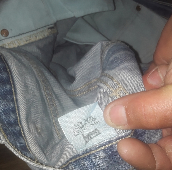 Levi's - Picture 2 of 3